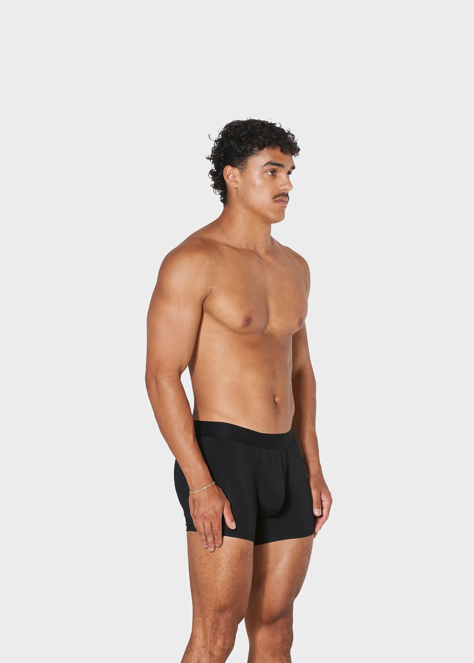 BLACK (SHORT) - Image 3